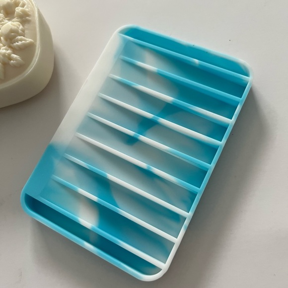 Other - 1 pc Silicone Soap Holder b'ue and white